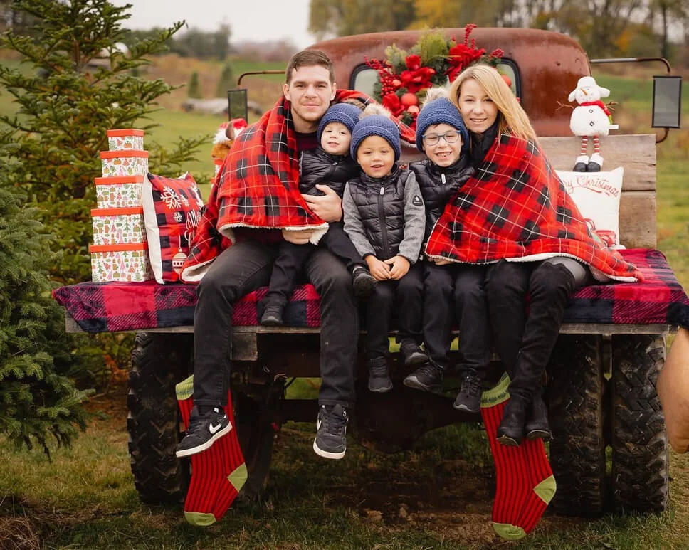 26. Plaid Blanket Christmas Setup