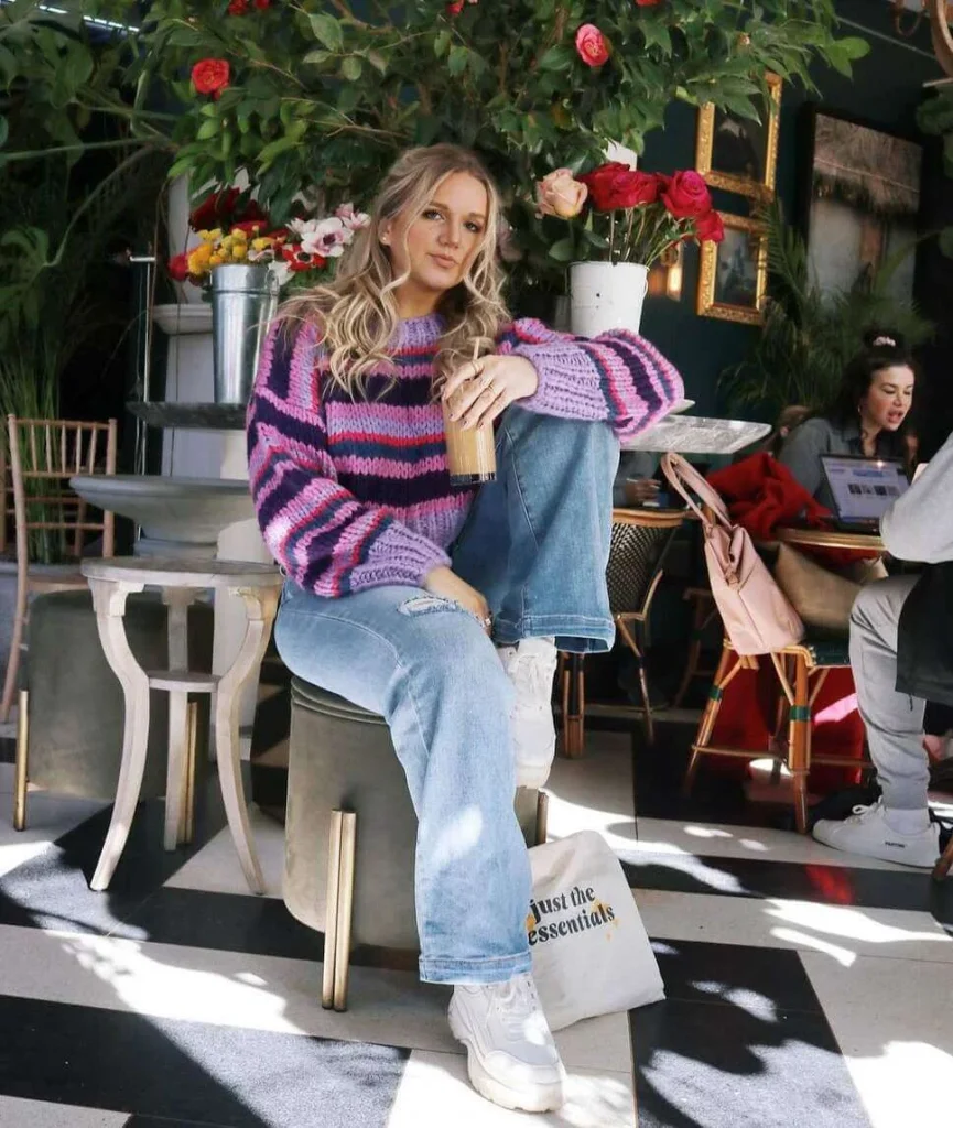 11. Colorful Knit Sweater Spring Café Outfit