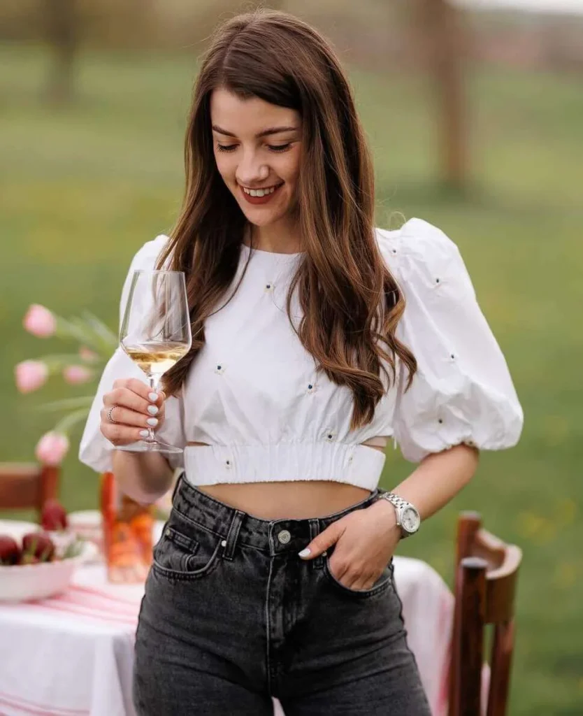 Puff-Sleeve Crop Top and High-Waisted Jeans