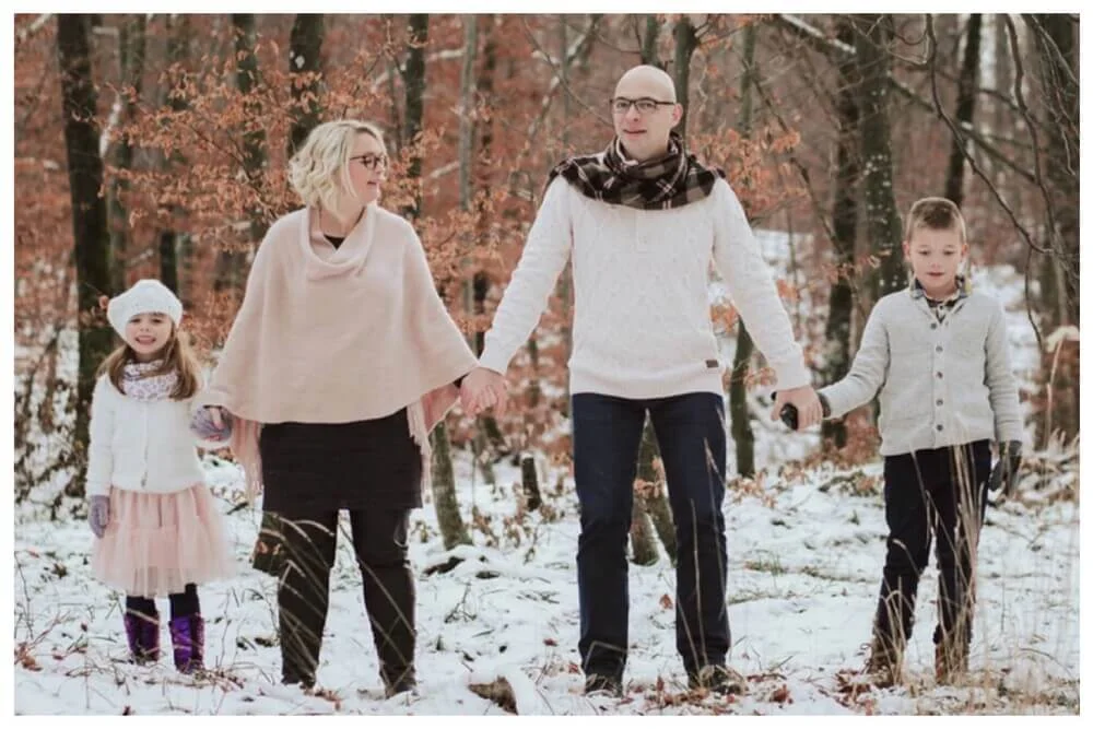 26 Winter Family Photoshoot Outfits to Keep You Warm and Camera-Ready